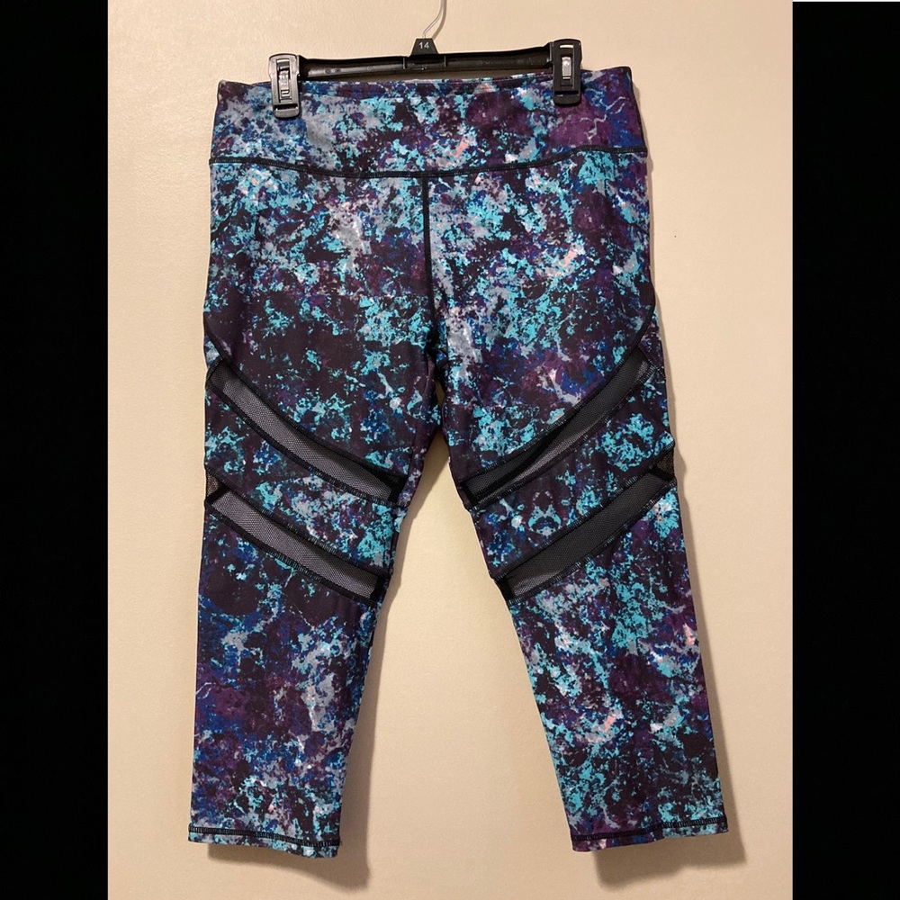 Fabletics mid-rise capris